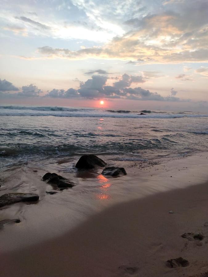 Near Beach Rest Unawatuna Luaran gambar