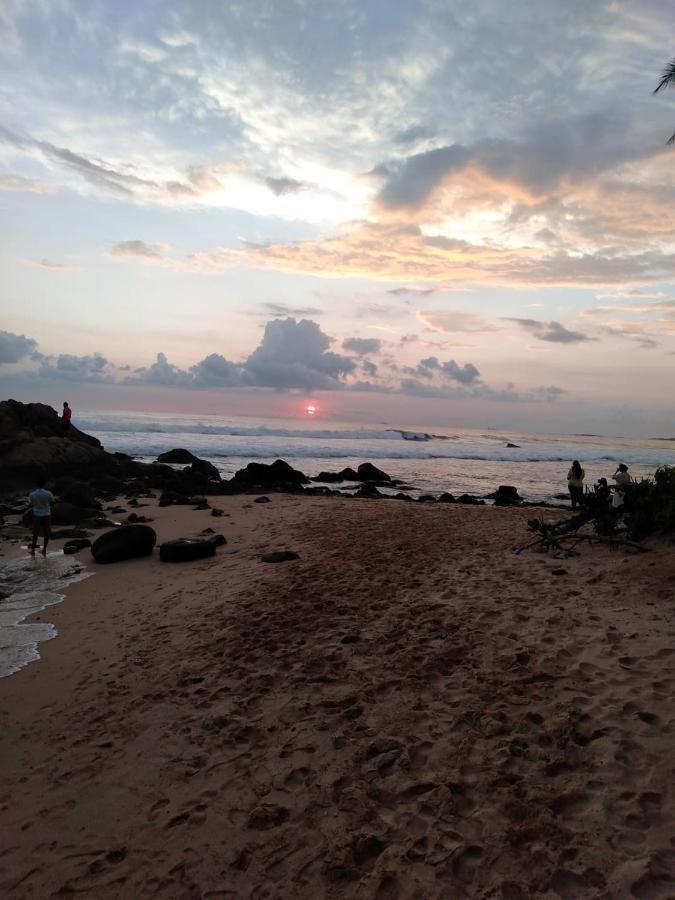 Near Beach Rest Unawatuna Luaran gambar