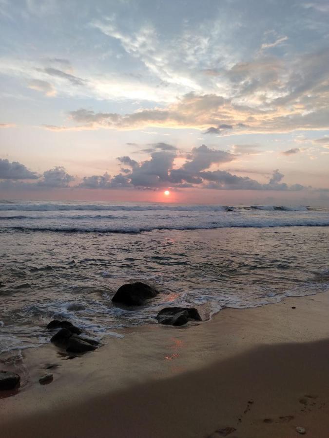 Near Beach Rest Unawatuna Luaran gambar